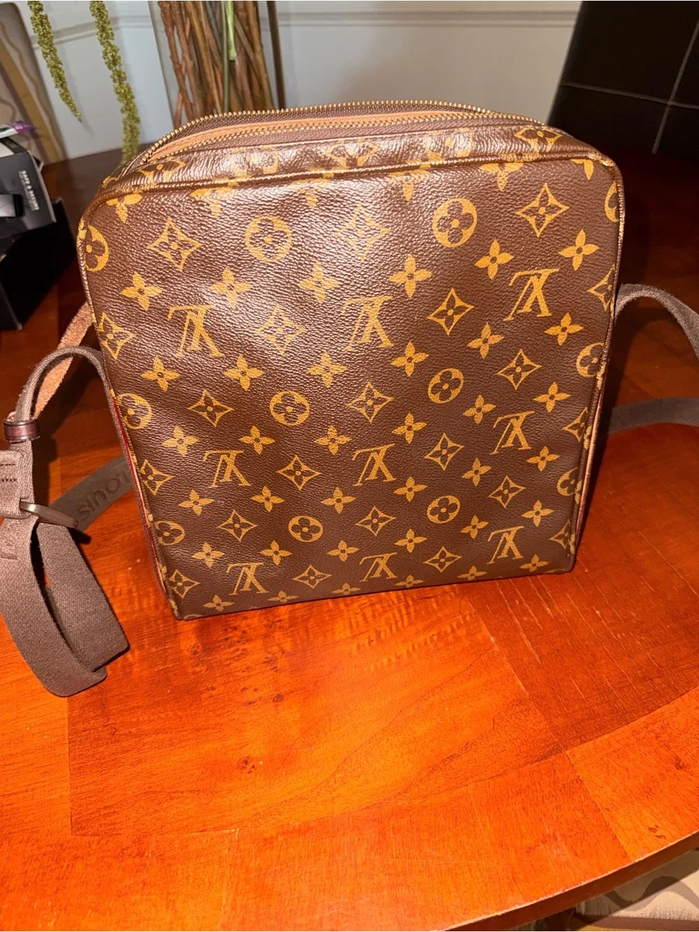 Authentic Louis Vuitton Monogram Marceau GM Messenger
